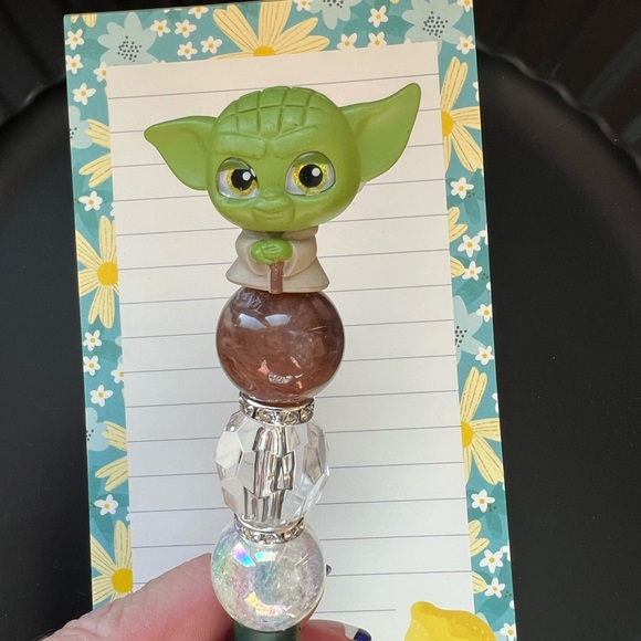 Unbranded Other - Personalized “Yoda” Beaded Pen - Disney Doorable - Star Wars Collection